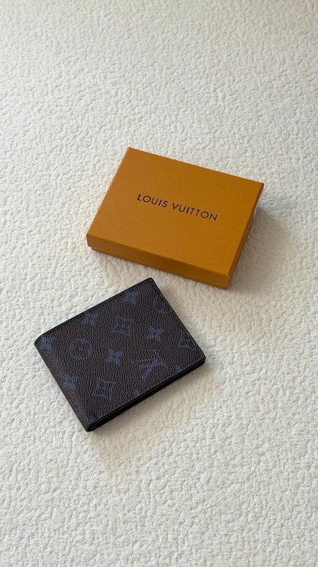 جزدان حجم وسط LV