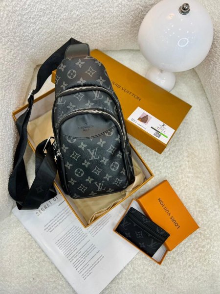 شنطة كتف + جزدان LV كوالتي ماستر شامل علبة 🛍️
