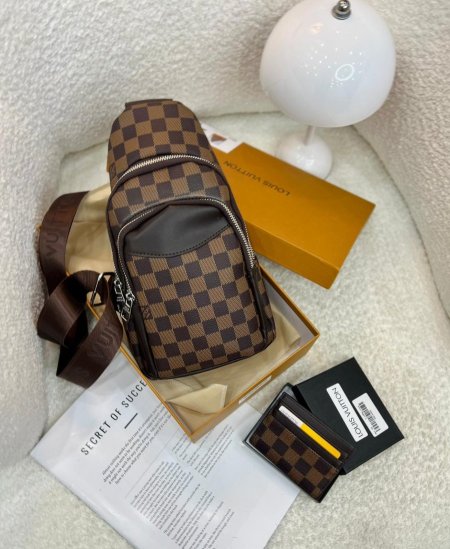 شنطة كتف + جزدان LV كوالتي ماستر شامل علبة 🛍️