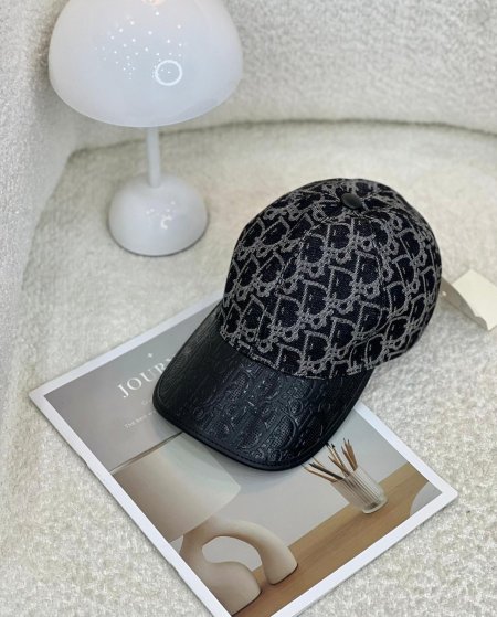 طواقي DIOR كوالتي ماستر 🧢