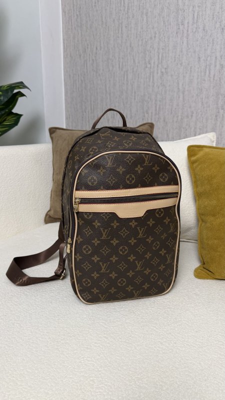 شنطة ظهر LV كوالتي ماستر