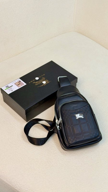 شنطة كتف BURBERY كوالتي ماستر شامل علبة 🎒