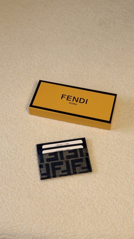 جزدان بطاقات FENDI كوالتي ماستر 💳