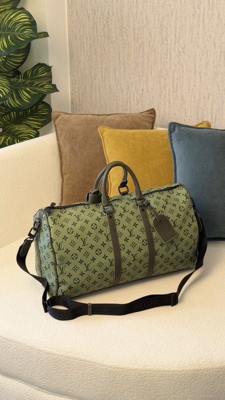 شنطة سفر Lv كوالتي ماستر
