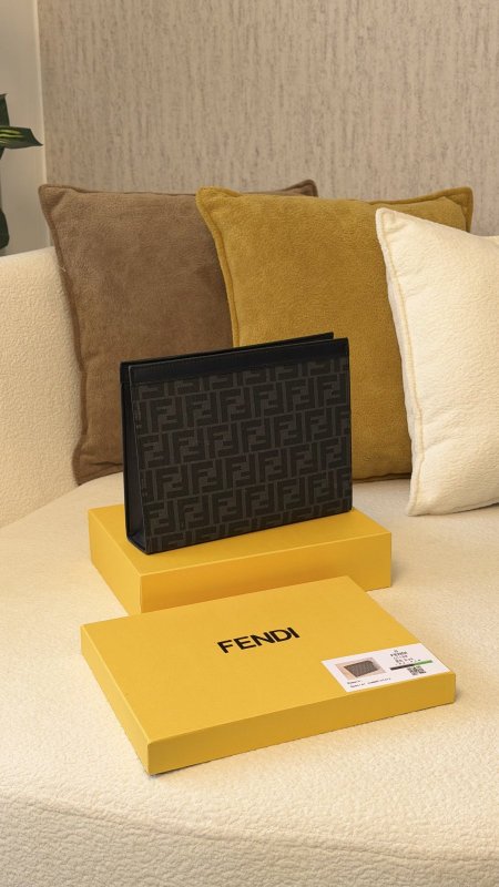 كلتش شبابي كوالتي ماستر شامل علبة 👝