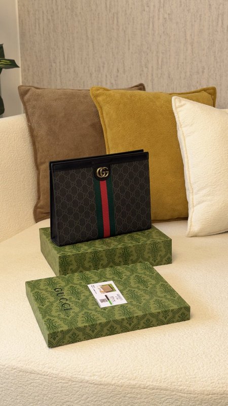 كلتش شبابي كوالتي ماستر شامل علبة 👝