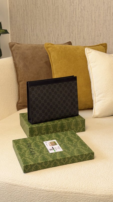 كلتش شبابي كوالتي ماستر شامل علبة 👝