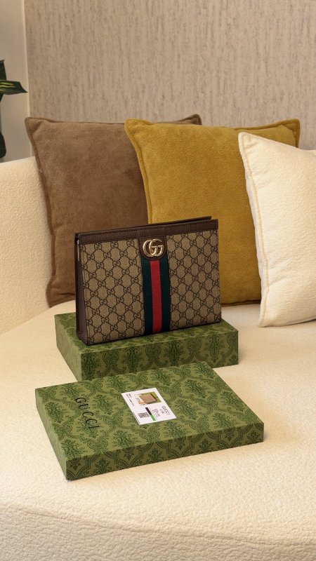 كلتش شبابي كوالتي ماستر شامل علبة 👝