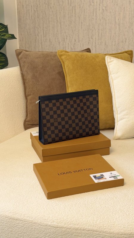 كلتش شبابي كوالتي ماستر شامل علبة 👝