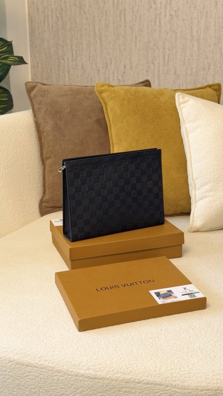 كلتش شبابي كوالتي ماستر شامل علبة 👝