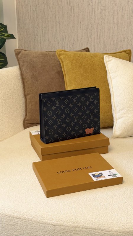 كلتش شبابي كوالتي ماستر شامل علبة 👝