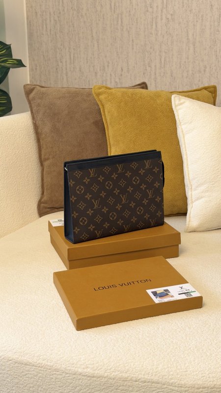 كلتش شبابي كوالتي ماستر شامل علبة 👝