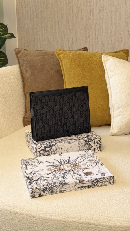 كلتش شبابي كوالتي ماستر شامل علبة 👝
