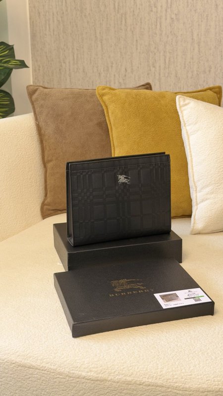 كلتش شبابي كوالتي ماستر شامل علبة 👝