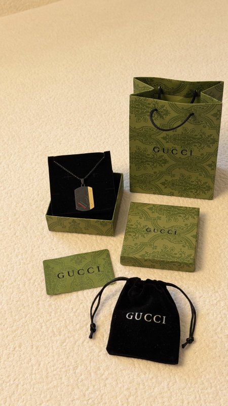 سنسال Gucci شاملة العلبة الاصلية