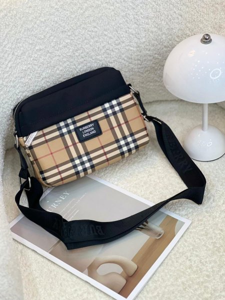 شنطة كتف BURBERRY كوالتي ماستر 👝
