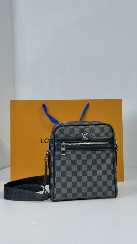 شنطة كتف Lv كوالتي ماستر 👝