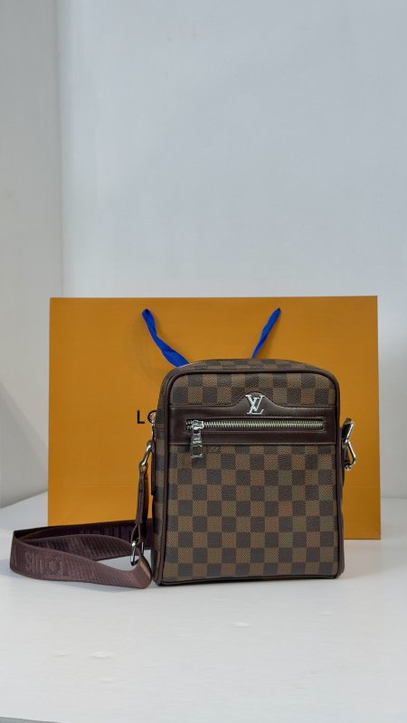 شنطة كتف LV كوالتي ماستر 👝