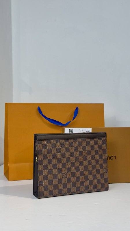 كلتش شبابي كوالتي ماستر شامل علبة 👝