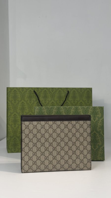 كلتش شبابي كوالتي ماستر شامل علبة 👝