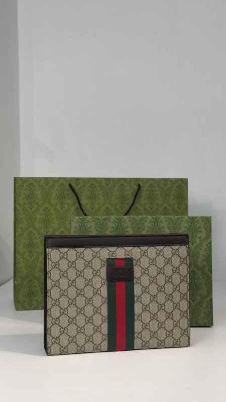 كلتش شبابي كوالتي ماستر شامل علبة 👝