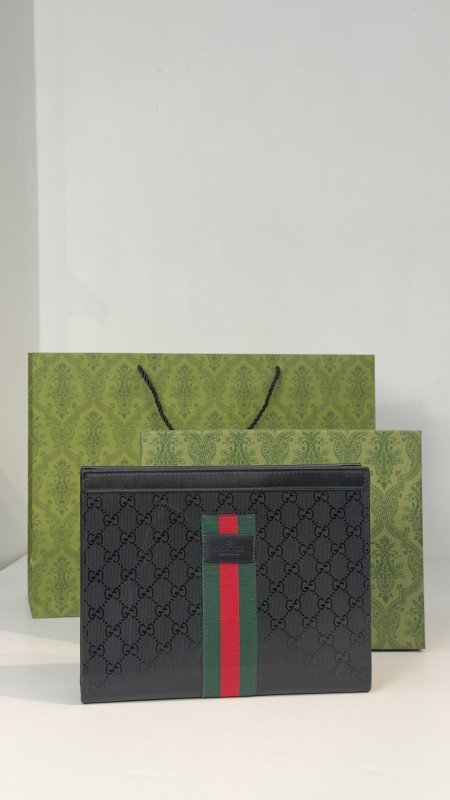 كلتش شبابي كوالتي ماستر شامل علبة 👝