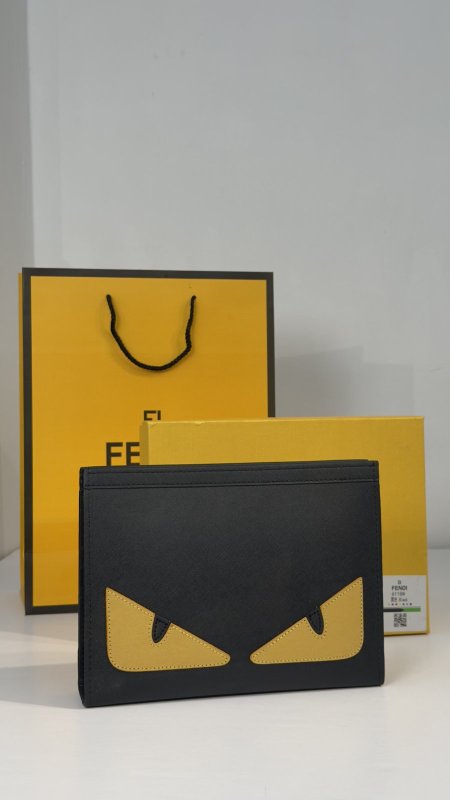 كلتش شبابي كوالتي ماستر شامل علبة 👝