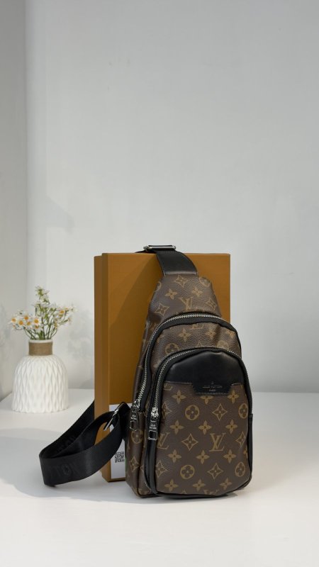 شنطة كتف كوالتي ماستر شامل علبة 🎒