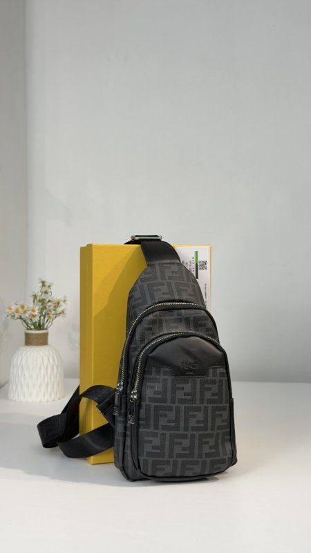 شنطة كتف كوالتي ماستر شامل علبة 🎒