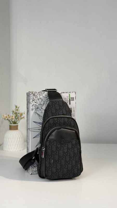 شنطة كتف كوالتي ماستر شامل علبة 🎒