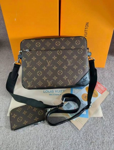 شنطة كتف كوالتي ماستر شامل علبة 🎒