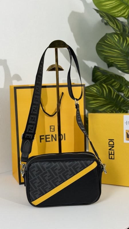 شنطة كتف كوالتي ماستر شامل علبة 👝