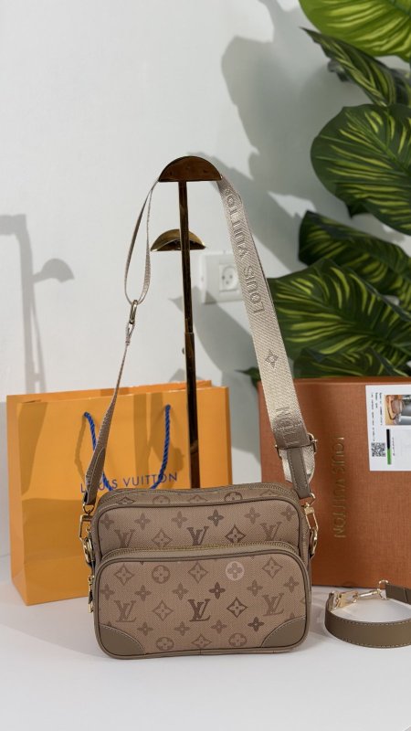 شنطة كتف كوالتي ماستر شامل علبة 👝