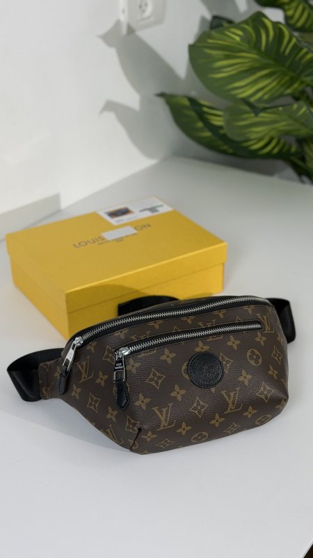 شنطة خصر كوالتي ماستر شامل علبة 👝