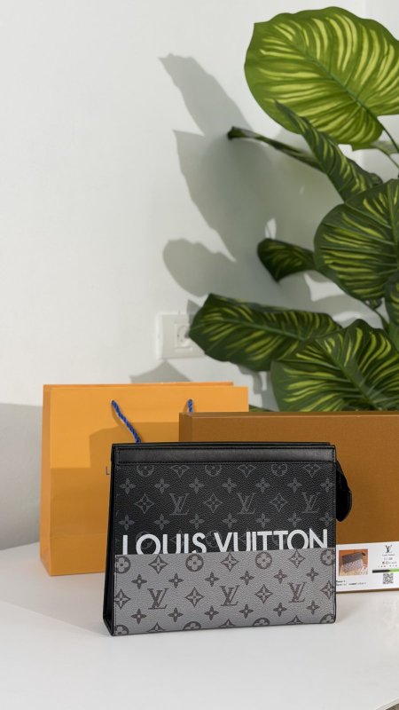 كلتش شبابي كوالتي ماستر شامل علبة 👝