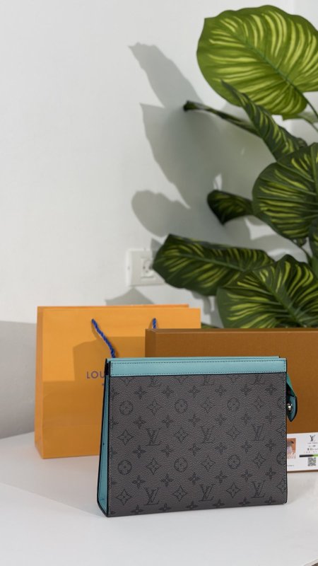 كلتش شبابي كوالتي ماستر شامل علبة 👝