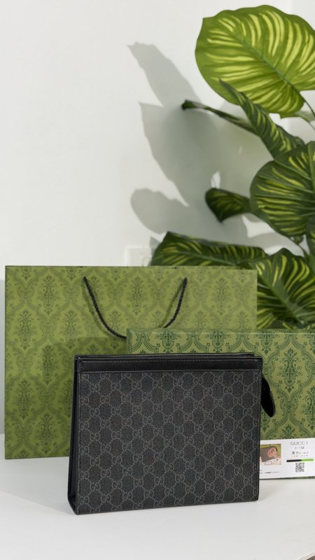 كلتش شبابي كوالتي ماستر شامل علبة 👝