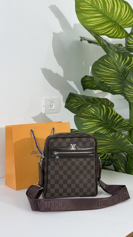 شنطة كتف LV كوالتي ماستر 👝